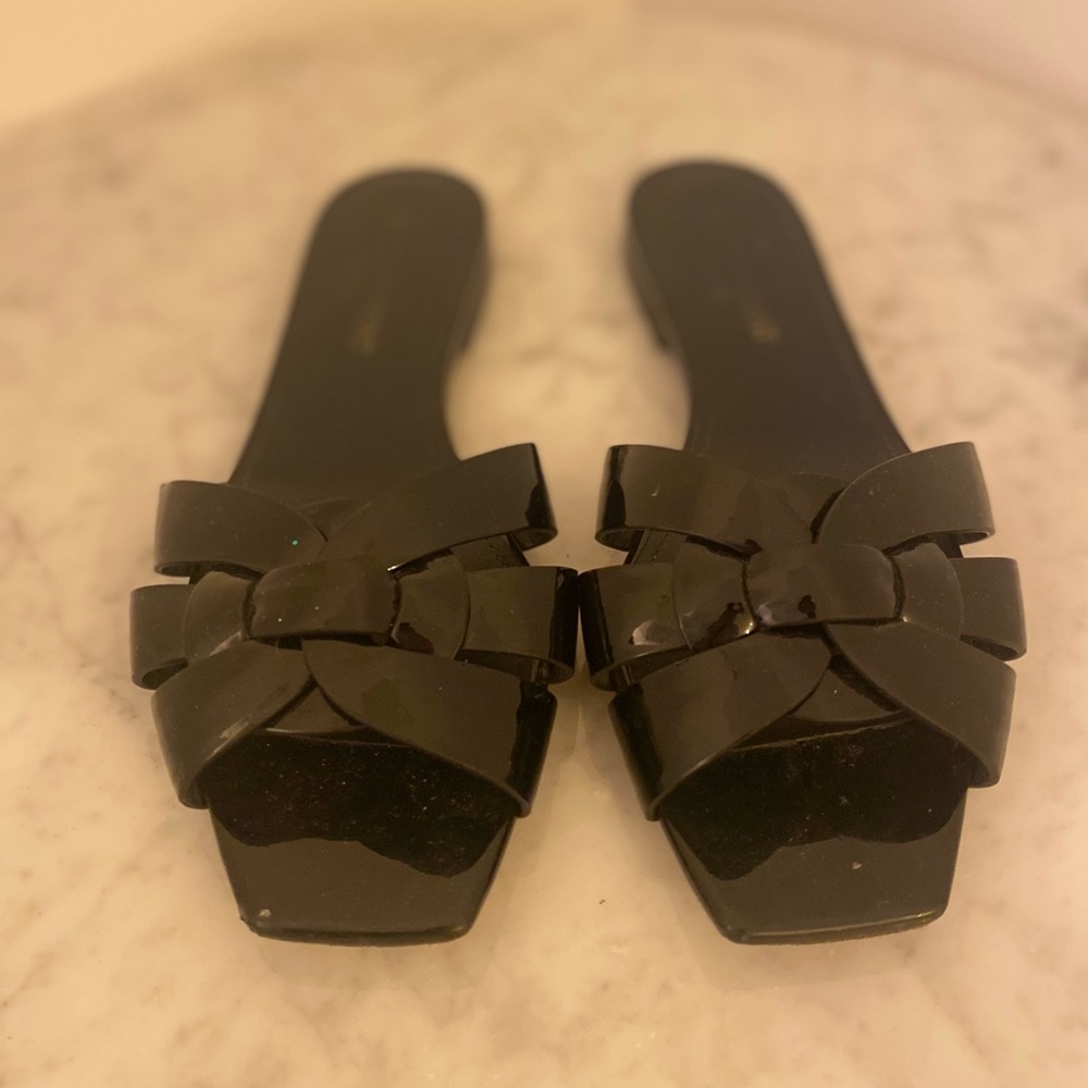 SAINT LAURENT Tribute Patent Leather Flat Sandals